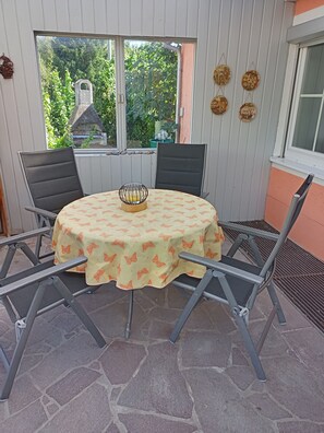 تناول الطعام بالخارج