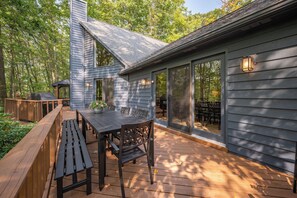 Outdoor dining - New! Split Lakefront Home w/ Hot Tub & Dock (Oakland)
