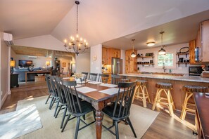 Interior - New! Split Lakefront Home w/ Hot Tub & Dock (Oakland)