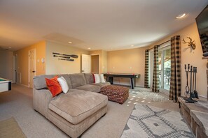 Smart TV, fireplace, table football, ping pong