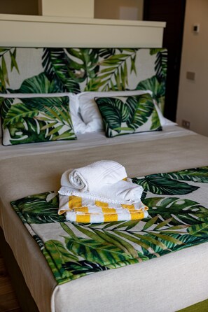 Quercia Tree House, Vineyard View | Blackout drapes, free WiFi