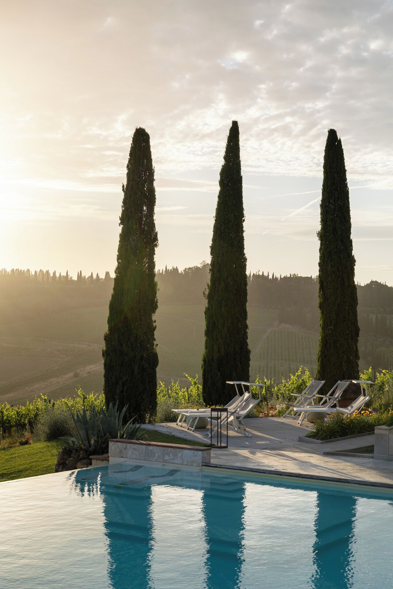 Piscine extérieure (ouverte en saison), parasols de plage