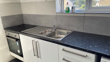 Een microgolfoven, een oven