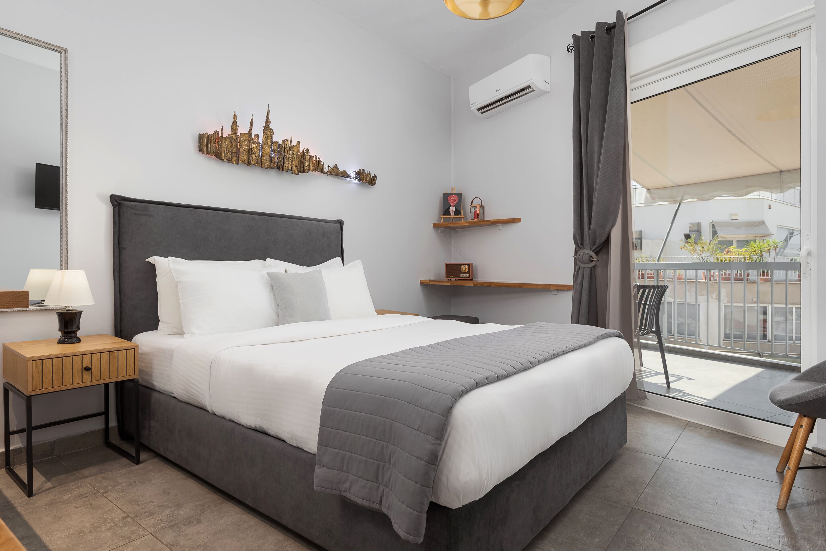 In-room safe, soundproofing, iron/ironing board, free WiFi