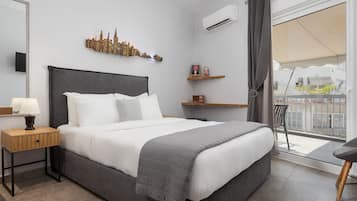 Caja fuerte, sistema de insonorización, tabla de planchar con plancha