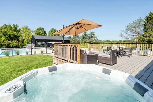 Gorgeous Estate With Pool, Hot Tub, and MORE!