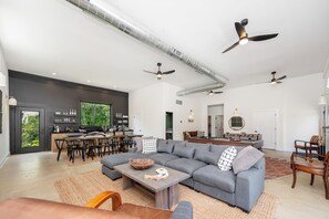 TV, peis og fotballspill