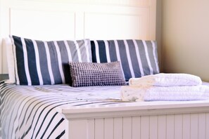 4 bedrooms, iron/ironing board, WiFi, bed sheets