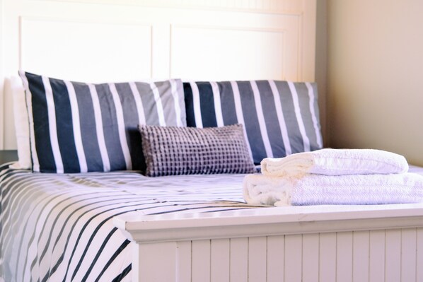 4 bedrooms, iron/ironing board, WiFi, bed sheets - Under Gáinne 1 (Letterkenny)