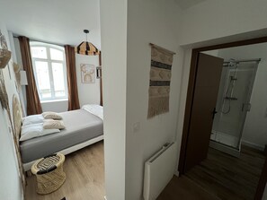 Iron/ironing board, free WiFi, bed sheets