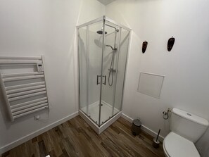 Bruser, hårtørrer, håndklæder