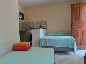 2 dormitoris, planxa i posts de planxar, Internet i roba de llit 