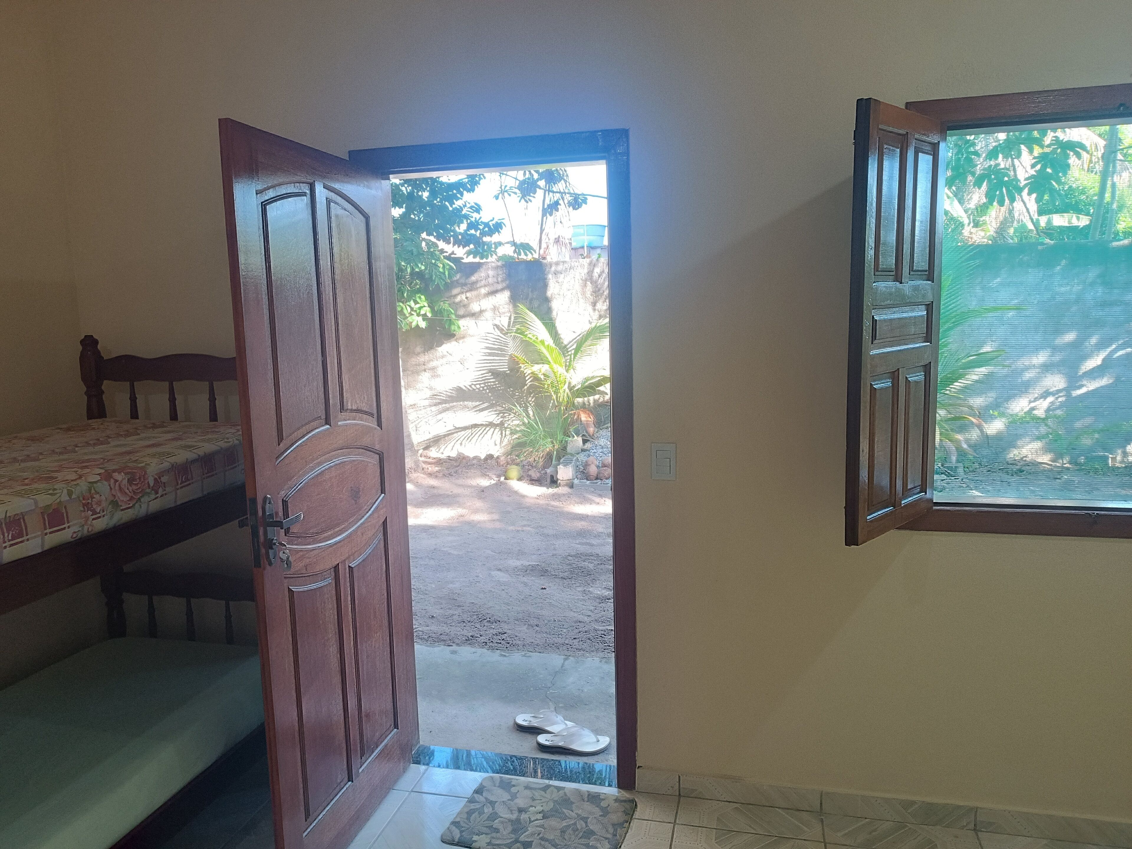 2 多间卧室、熨斗/熨衣板、上网接入、床单