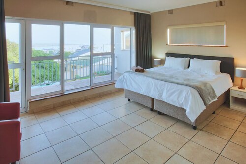 Tasties' Langebaan 8 Sleeper