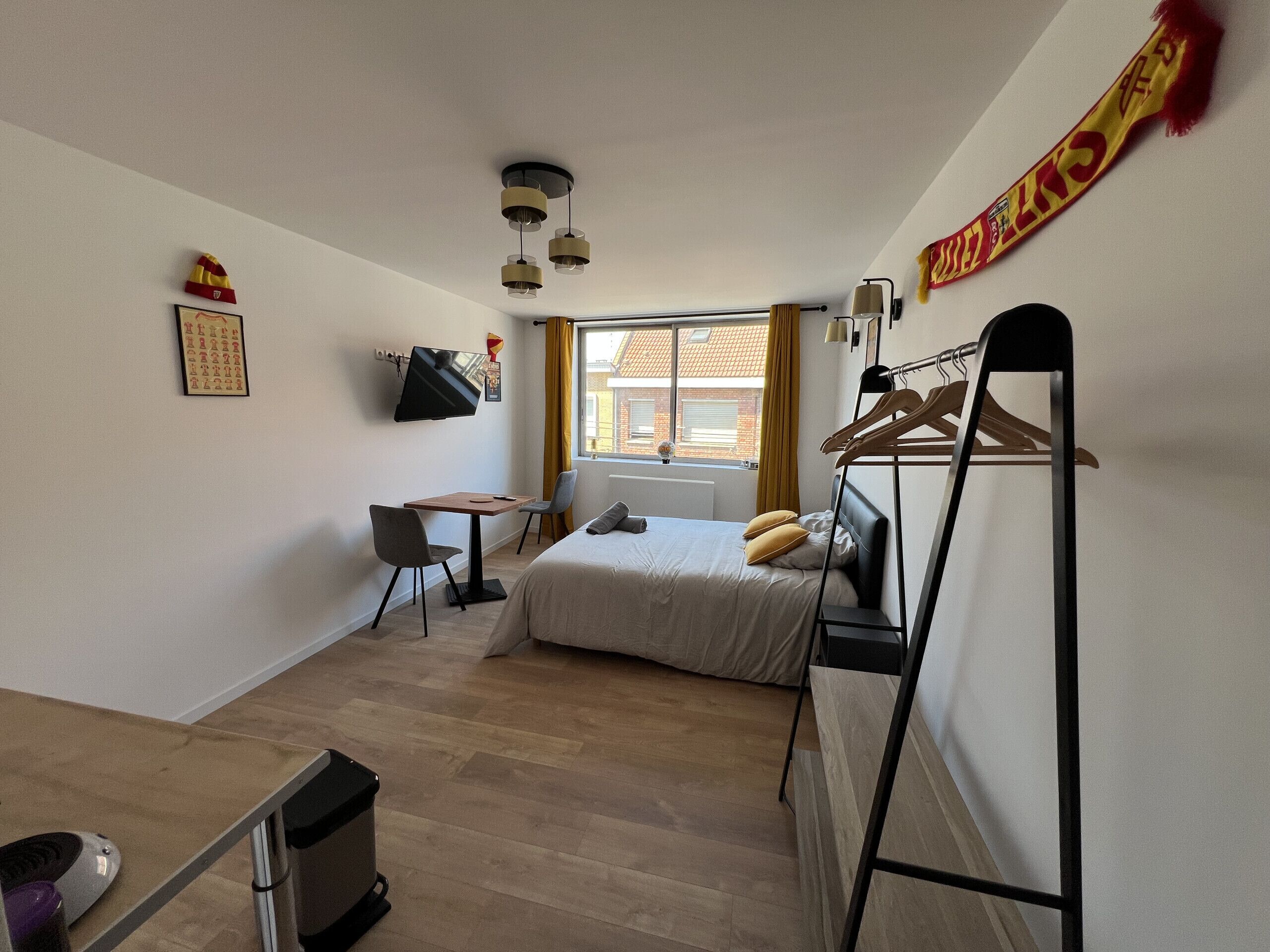 Iron/ironing board, free WiFi, bed sheets