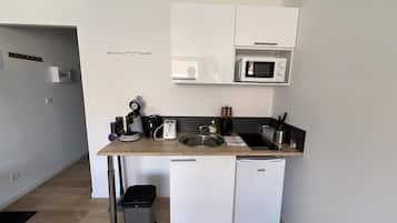 Fridge, microwave, coffee/tea maker, electric kettle