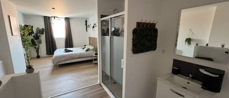 1 camera, ferro/asse da stiro, Wi-Fi gratuito, lenzuola