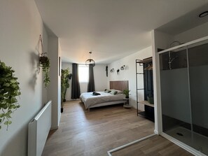 1 chambre, fer et planche à repasser, accès au Wi-Fi (inclus)