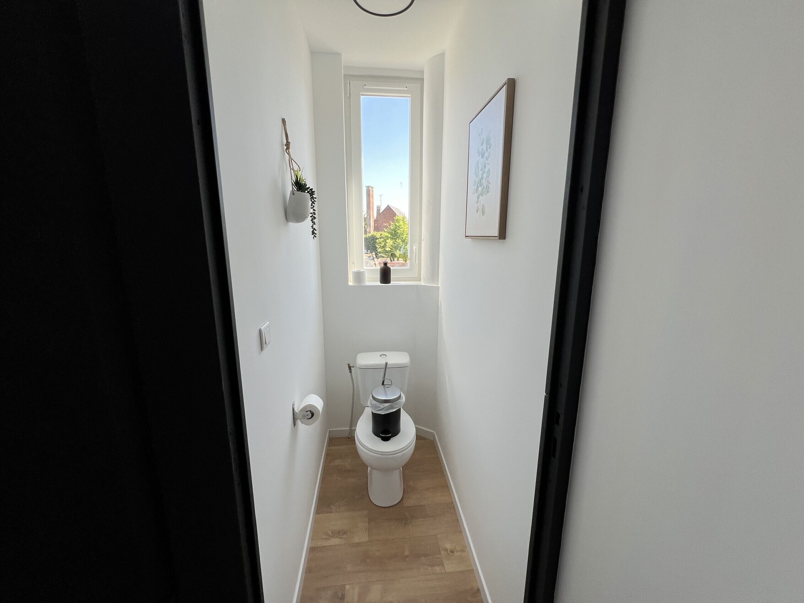 Shower, jetted tub, hair dryer, towels