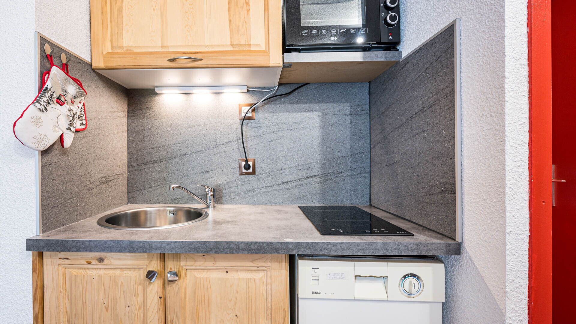 Fridge, microwave, dishwasher, coffee/tea maker