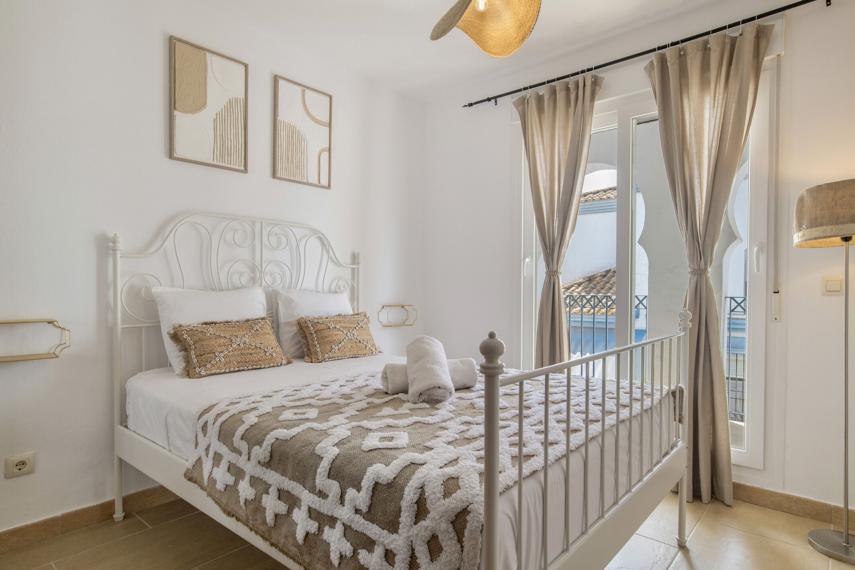 4 chambres, fer et planche à repasser, Wi-Fi, draps fournis