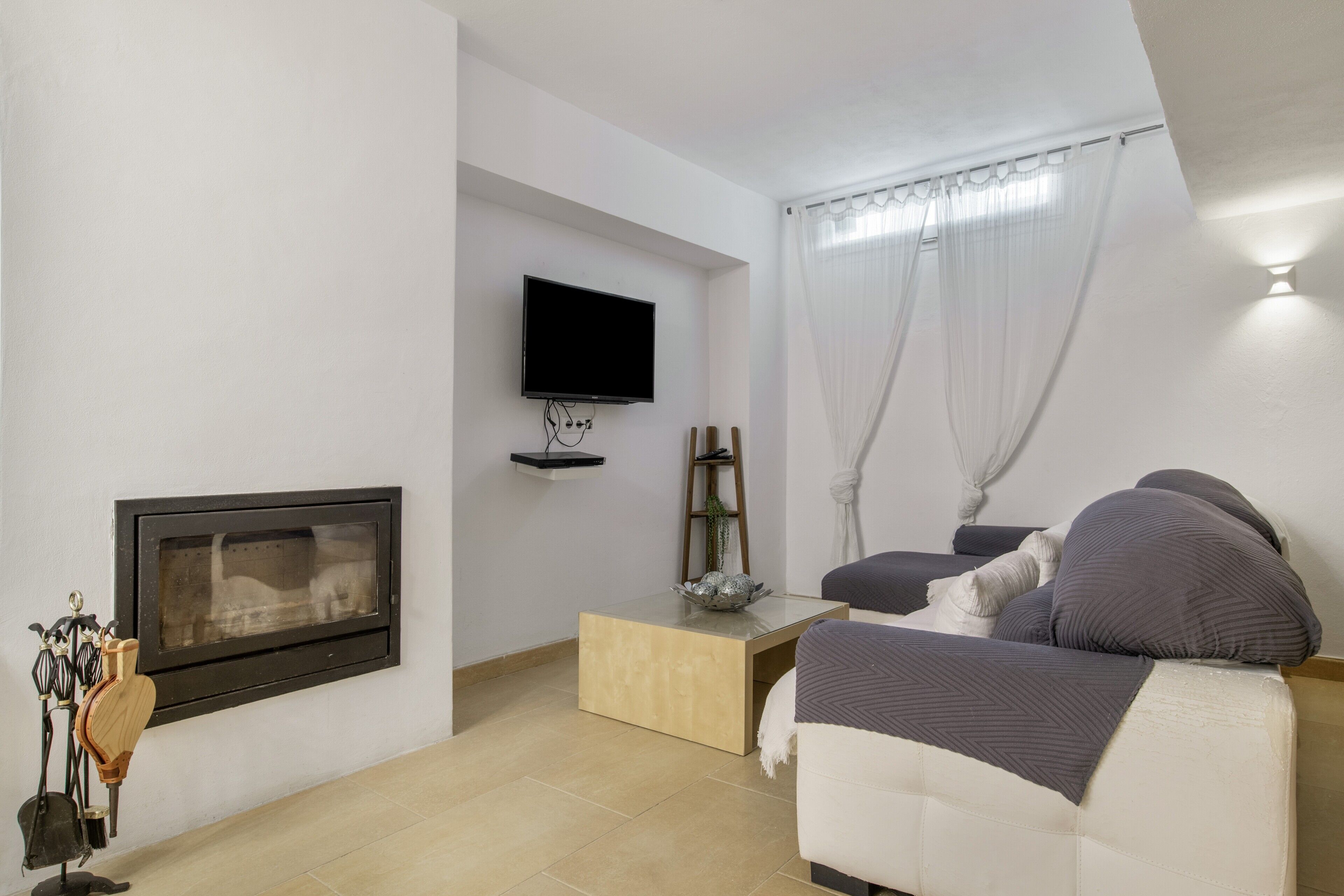 TV, fireplace, DVD player