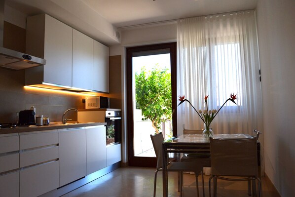 Microwave, oven, stovetop, dishwasher