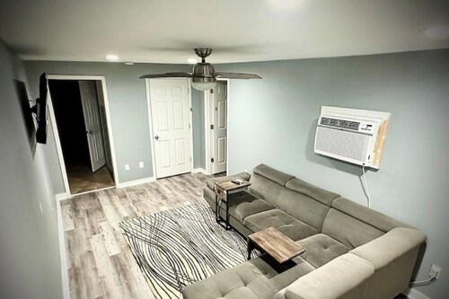 2Bed, 1Bath - Urban Retreat New!