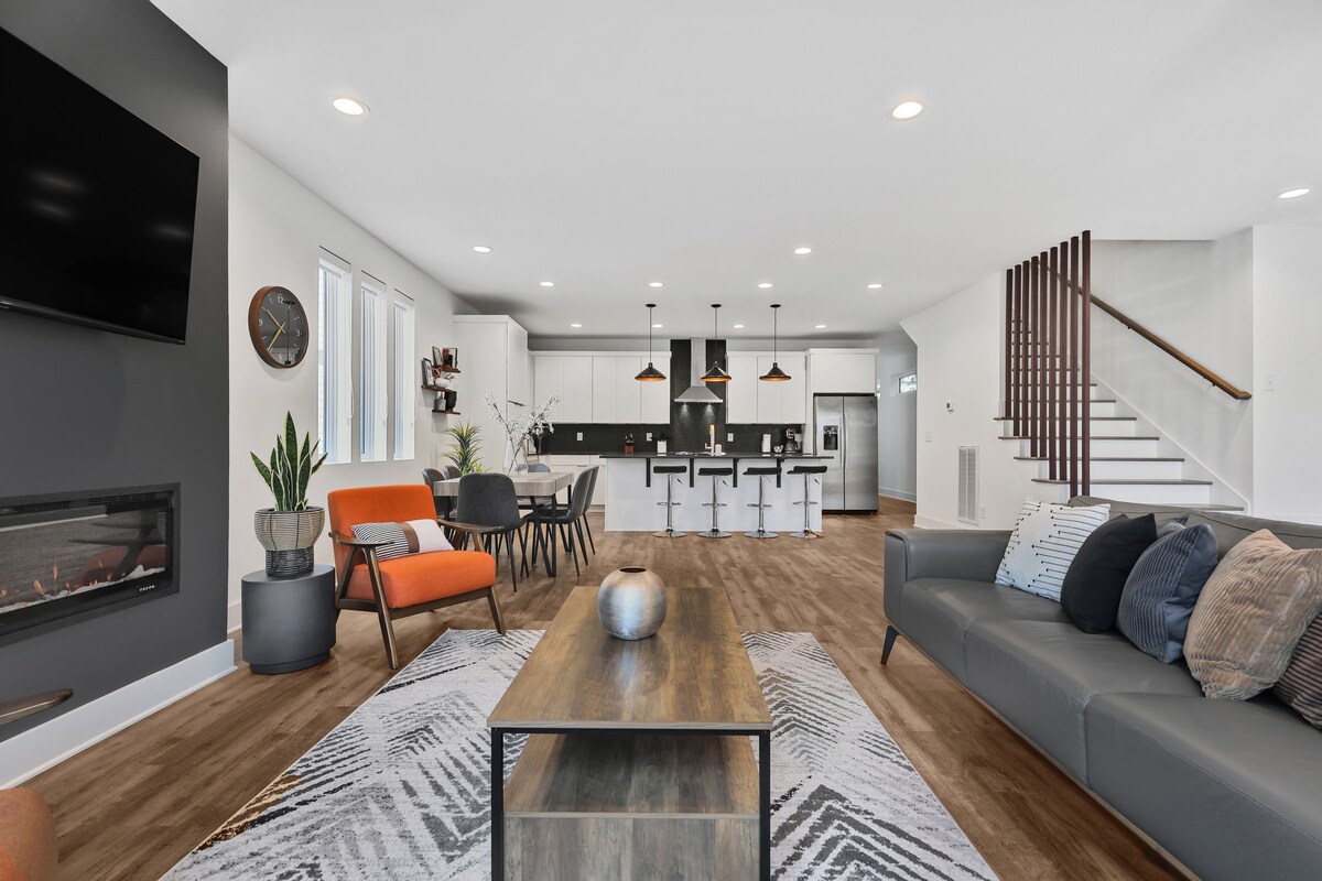 NEW Modern 4BR Extended Stay • Fully Equipped • Workspace • Parking • W/D