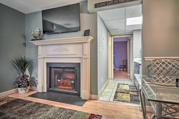 Interior - Downtown Gatlinburg Condo | 1BR Perfect for Couples, Walk to Everything! (Gatlinburg)