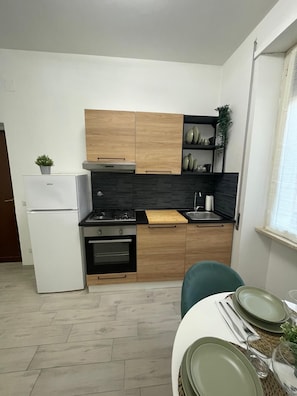 Private kitchen - Cozy Apartment Within Walking Distance From The Center Of Rome (Roma)