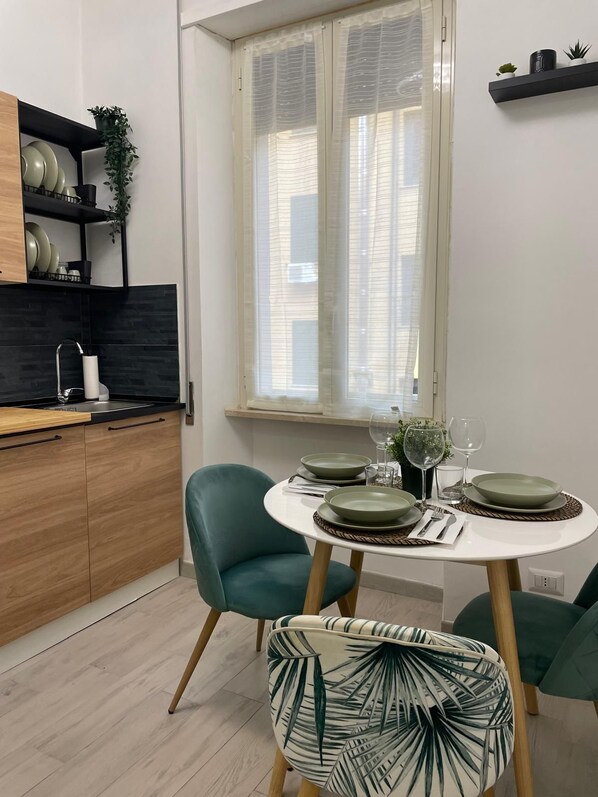 Dining - Cozy Apartment Within Walking Distance From The Center Of Rome (Roma)