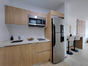 Fridge, microwave, stovetop, cookware/dishes/utensils