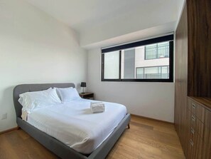 3 bedrooms, iron/ironing board, WiFi, bed sheets - Luxurious 3BR in Roma Norte with Pool and gym (Mexico City)