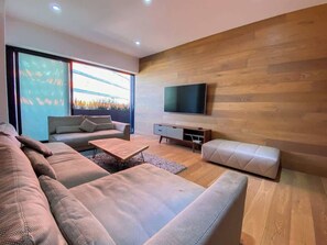TV - Luxurious 3BR in Roma Norte with Pool and gym (Mexico City)