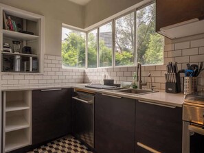 Fridge, microwave, oven, stovetop - Modern Polanco Apartment close to Parque Lincoln (Mexico City)