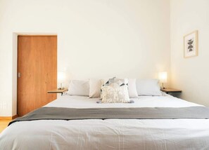 4 bedrooms, WiFi, bed sheets - Stunning Condesa Townhouse with Private Terrace (Mexico City)