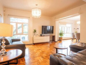 TV - Polanco Retreat Steps from Parque Lincoln (Mexico City)