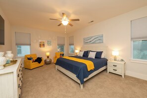 4 bedrooms, iron/ironing board, free WiFi, bed sheets - Golf Cart, Dog Friendly, Close to Everything! (Carolina Beach)
