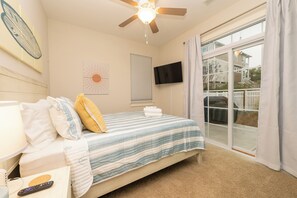 Room - Golf Cart, Dog-Friendly, Covered Porch, Close to Everything! (Carolina Beach)