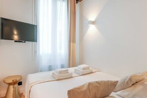 Apartment | 2 bedrooms, iron/ironing board, bed sheets