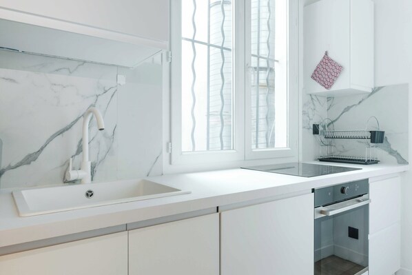 Apartment | Private kitchen | Fridge, microwave, oven, stovetop