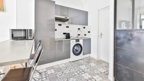 Apartment | Private kitchen | Coffee/tea maker, fridge, microwave, stovetop - Bright Apartment - 1br/4p - Bibliotheque Francois Mitterrand (Paris)