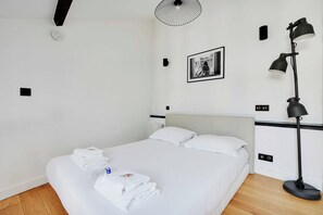 Apartment | 1 bedroom, laptop workspace, iron/ironing board, bed sheets