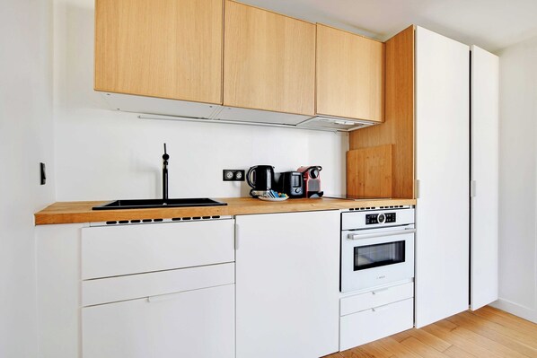 Apartment | Private kitchen | Fridge, microwave, oven, stovetop