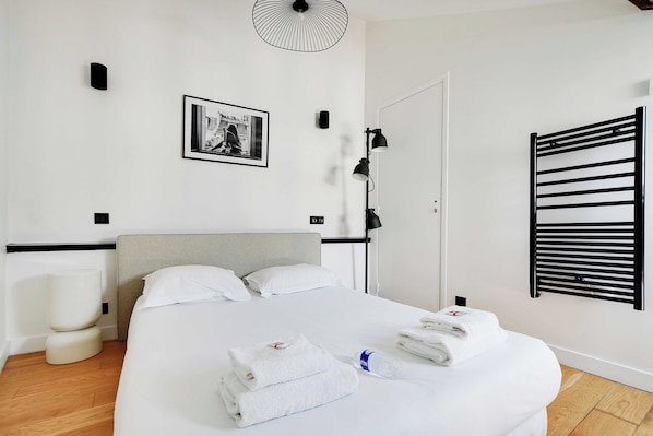 Apartment | 1 bedroom, laptop workspace, iron/ironing board, bed sheets