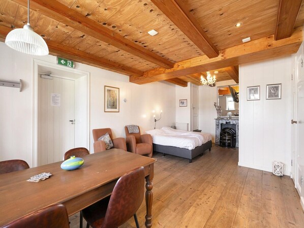 Apartment | Dining