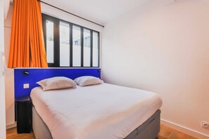 Apartment | 2 bedrooms, laptop workspace, iron/ironing board, bed sheets - Marais Area - Outdoor Patio - A/C - 2bdr (Paris)