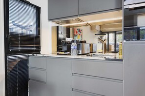 Appartement | Cuisine privée | Réfrigérateur, micro-ondes, plaque de cuisson, lave-vaisselle