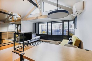 Apartment | Living area - Marais Area - Outdoor Patio - A/C - 2bdr (Paris)